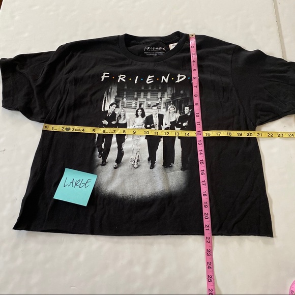 Friends 1990s Graphic Boxy Graphic Print Cropped Tee Womens Medium Large NWT New - Picture 9 of 9